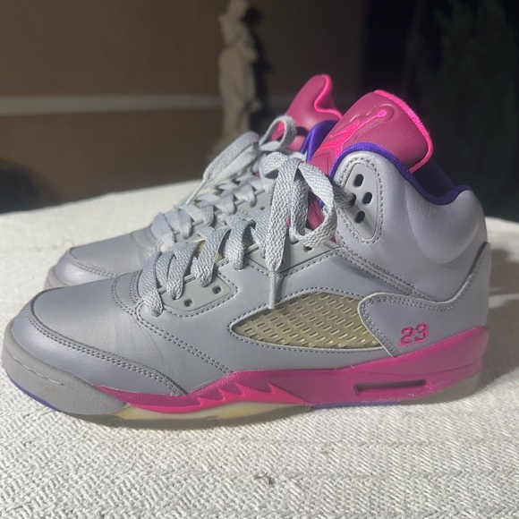 Jordan 5 Retro
Cement Grey Pink (GS) Sneakers - Picture 2 of 8